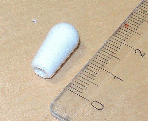 Nuppi (valkoinen) 15x8mm (reikä 3.2mm)