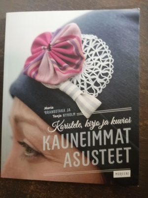Koristele, Kirjo ja Kuvioi – Kauneimmat Asusteet Kirja