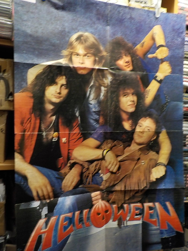 HELLOWEEN JULISTE METAL HAMMER LEHDESTÄ