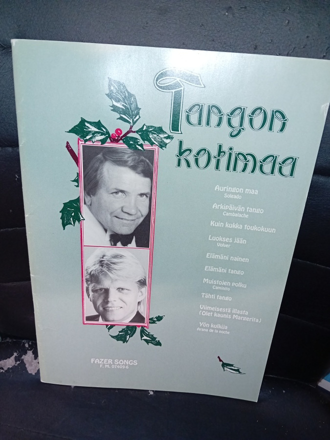 Nuottikirja  : Tangon kotimaa ( SIS POSTIKULU )