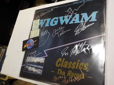 WIGWAM - CLASSICS EX+/EX 2LP SEITSEMÄLLÄ NIMMARILLA (w)