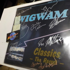 WIGWAM - CLASSICS EX+/EX 2LP SEITSEMÄLLÄ NIMMARILLA (w) - pikkukuva 1