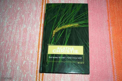 Agatha Christie ~°°SALAPERÄISET RUKIINJYVÄT°°~ KIRJA /(UUSI)