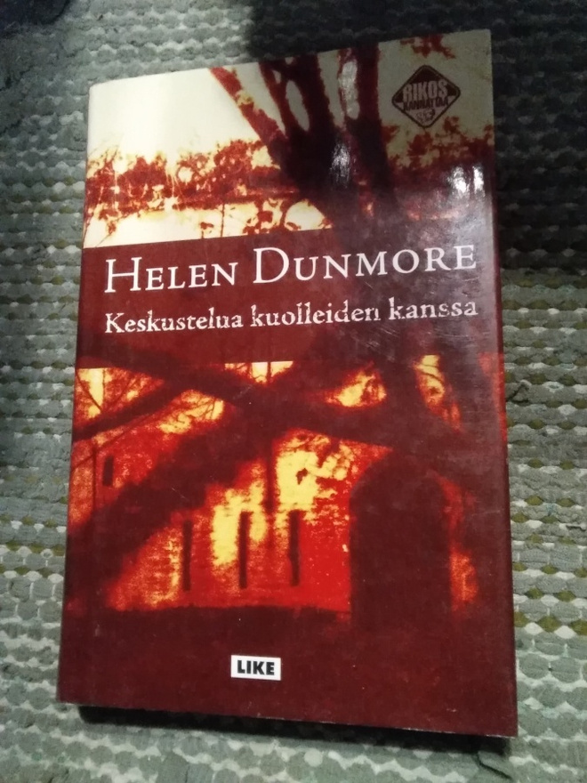 Helen Dunmore: Keskustelua kuolleiden kanssa