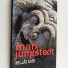 Mari Jungstedt : Neljäs uhri - pikkukuva 1
