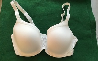 Valkoiset Mark & Spencer rintaliivit ( 75 D )