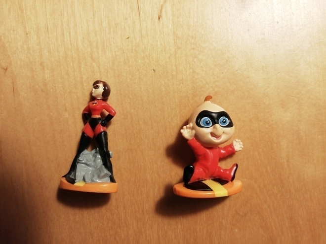 Disney pixar Zizzie hahmot 2 kpl