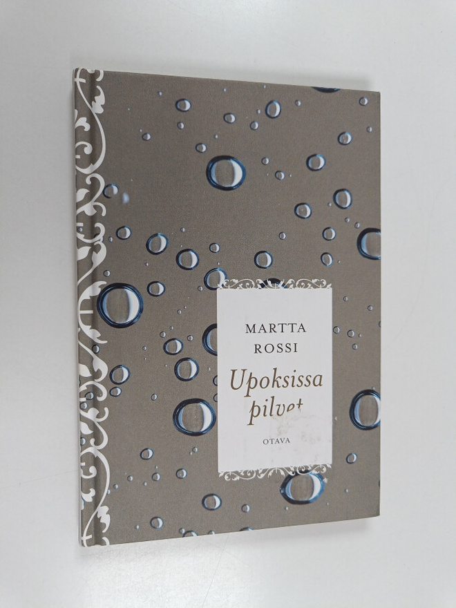 Martta Rossi : Upoksissa pilvet