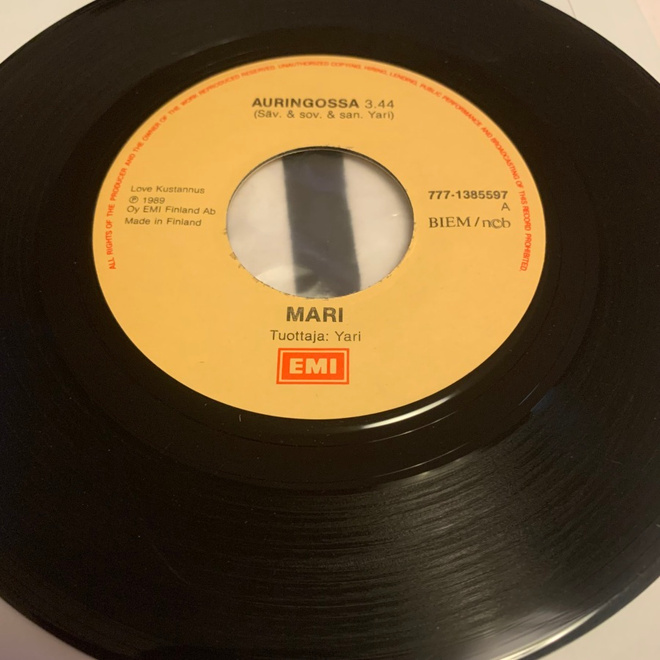 MARI: Auringossa * En koskaan mene naimisiin *FIN 1989