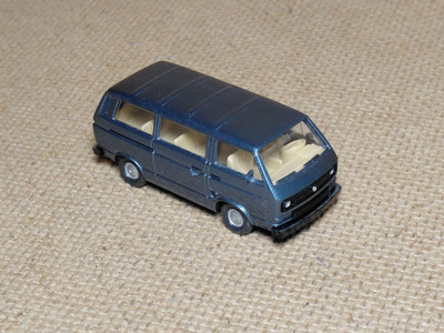 Volkswagen T3 Transporter bussi 1984 sininen 1:87 Wiking