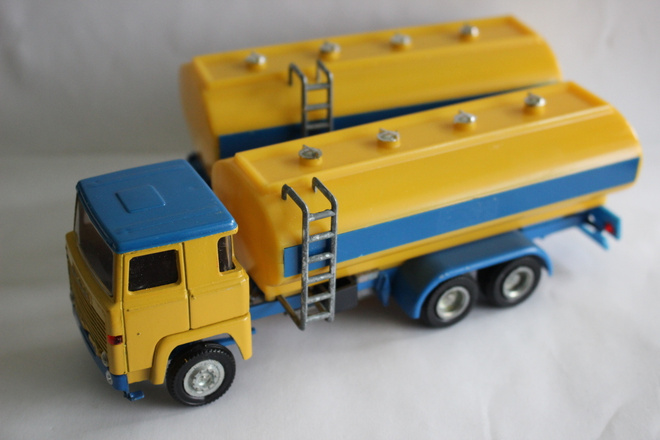 Nacoral Scania 140 V8 & kärry