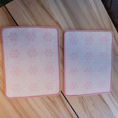 Pöytäliinat / tabletit 2 kpl