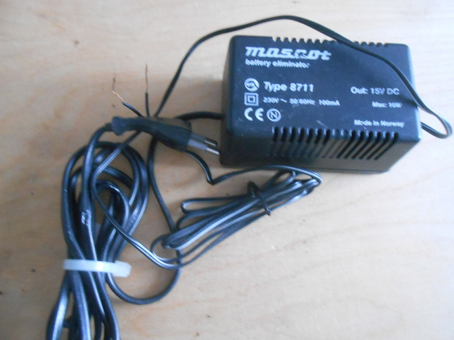 MASCOT Battery Eliminator, Type 8711, Out: 15V DC, Max: 10W