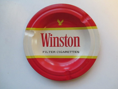 Tuhkakuppi Winston Filter Cigarettes