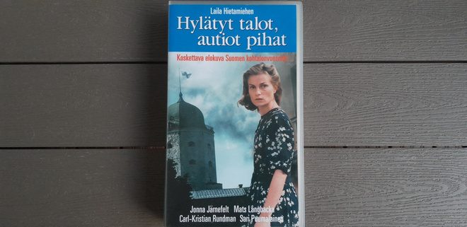 VHS: Hylätyt Talot, Autiot Pihat (O: Lauri Törhönen 2000)