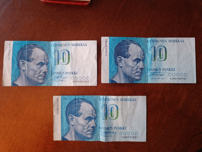 Kolme 10 markan seteliä 1986