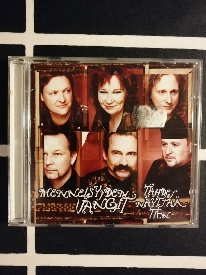 Menneisyyden vangit. Tähdet näyttää tien. V. 2002