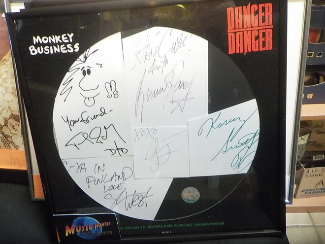 DANGER DANGER - MONKEY BUSINESS KOKO BANDIN NIMMARIT