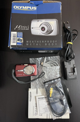 Olympus [mju:] DIGITAL 600 6MP Ruby Red -digikamera