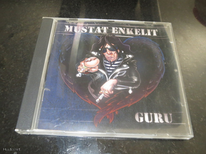 Mustat Enkelit-Guru