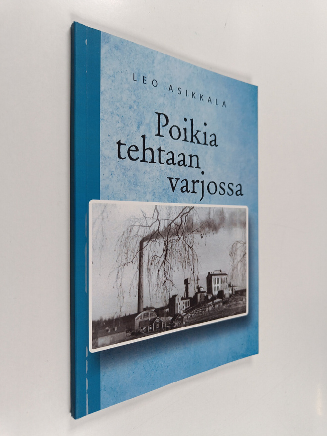 Leo Asikkala : Poikia tehtaan varjossa