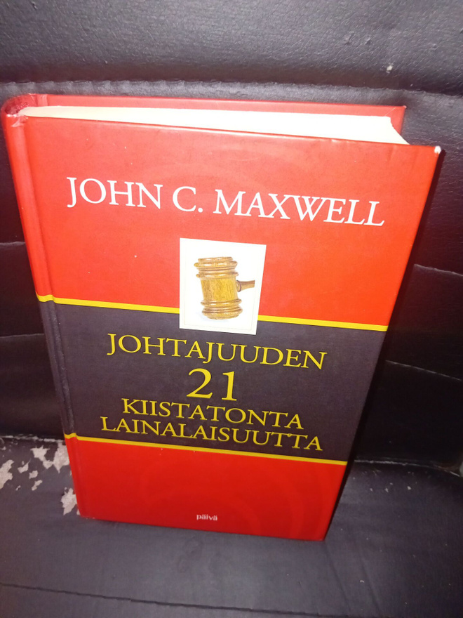 John C. Maxwell Johtajuuden 21 kiistatonta lainalaisuutta