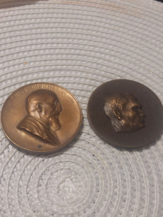 L. MECHELIN JA EMIL SARLIN MITALIT