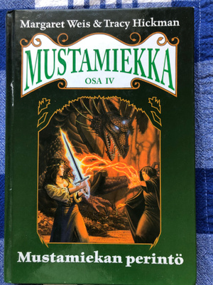 Weis & Hickman: Mustamiekan perintö. 2003. 1.p.