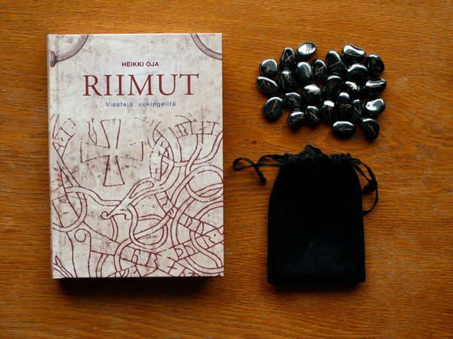 Heikki Oja - Riimut kirja + riimukivet