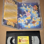 DISNEY ONNEKSI OLKOON AKU 60 JUHLAVIDEO 1934 - 1994 VHS - pikkukuva 3