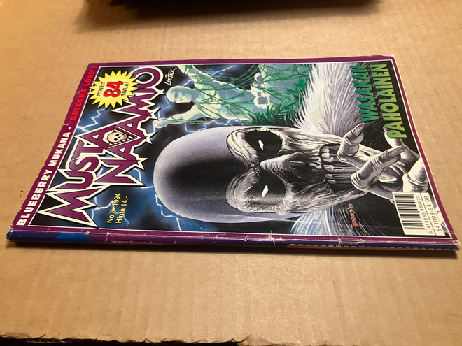 MUSTANAAMIO 8/1994