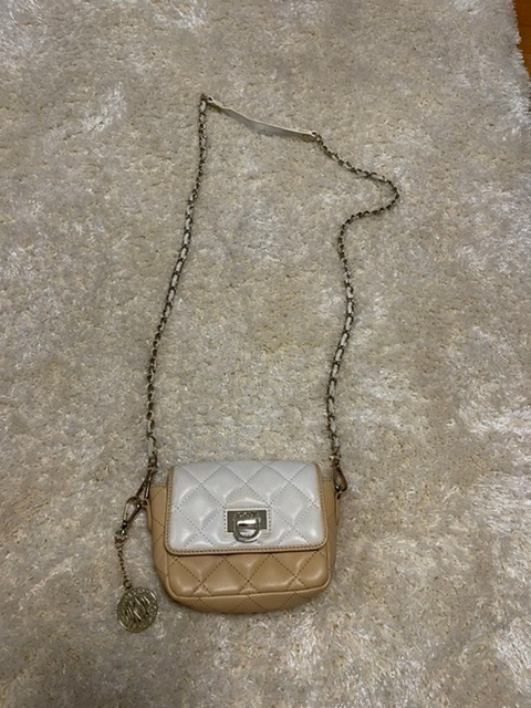 Donna Karan pikkulaukku 19x15x4 cm