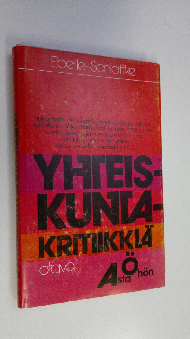 Walter Eberle : Yhteiskuntakritiikkiä A:sta Ö:hön : väitt...