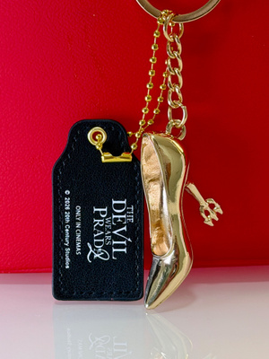 The Devil Wears Prada 2 limited edition laukku + tumbler mug