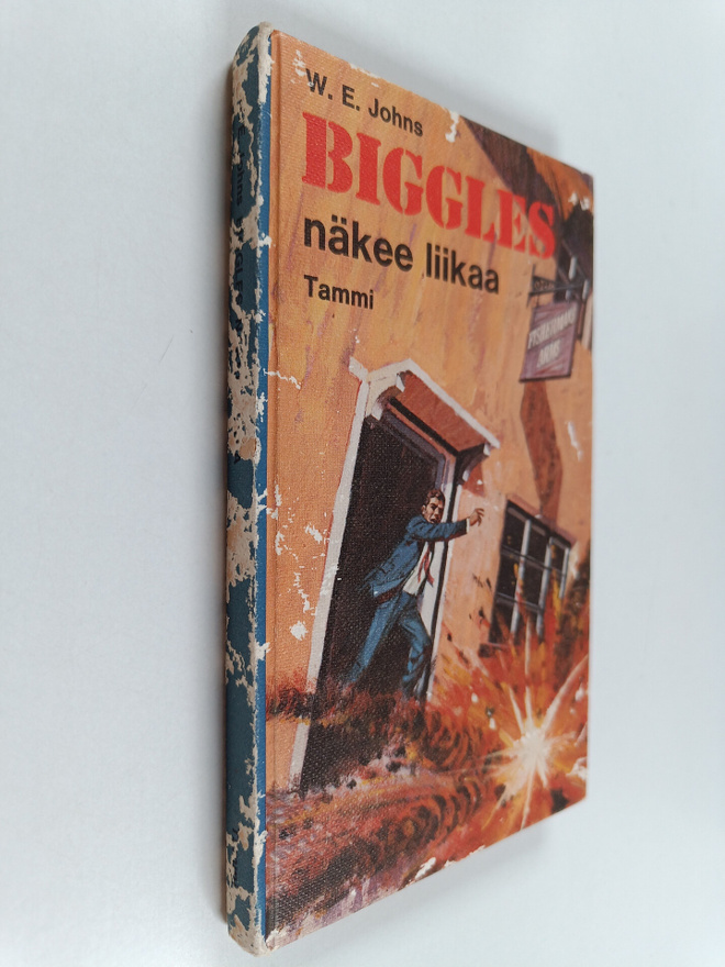 W. E. Johns : Biggles näkee liikaa