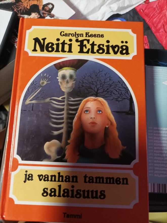 Neiti etsivä ja vanhan tammen salaisuus