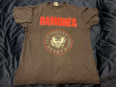 Ramones: 1992 kiertuepaita, L-koko