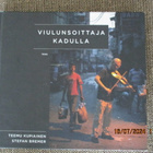 Teemu Kupiainen & Stefan Bremer VIULUNSOITTAJA KADULLA - pikkukuva 1
