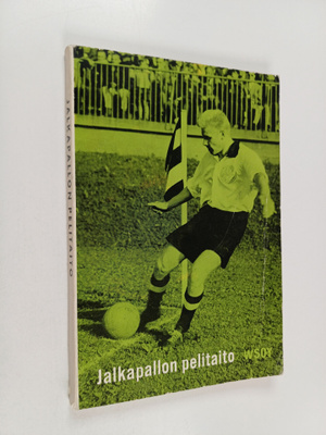 Erkki (suom.) Hanelius : Jalkapallon pelitaito