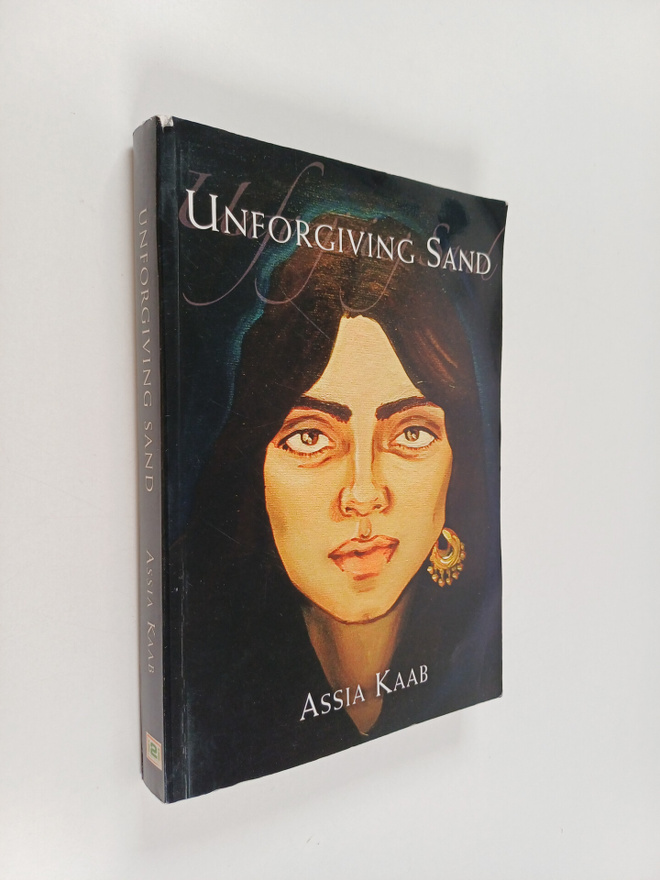 Assia Kaab : Unforgiving sand (tekijän omiste)