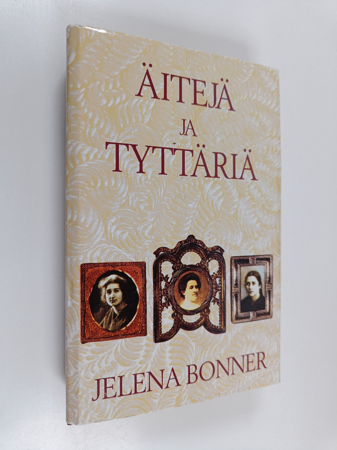 Jelena Bonner : Äitejä ja tyttäriä
