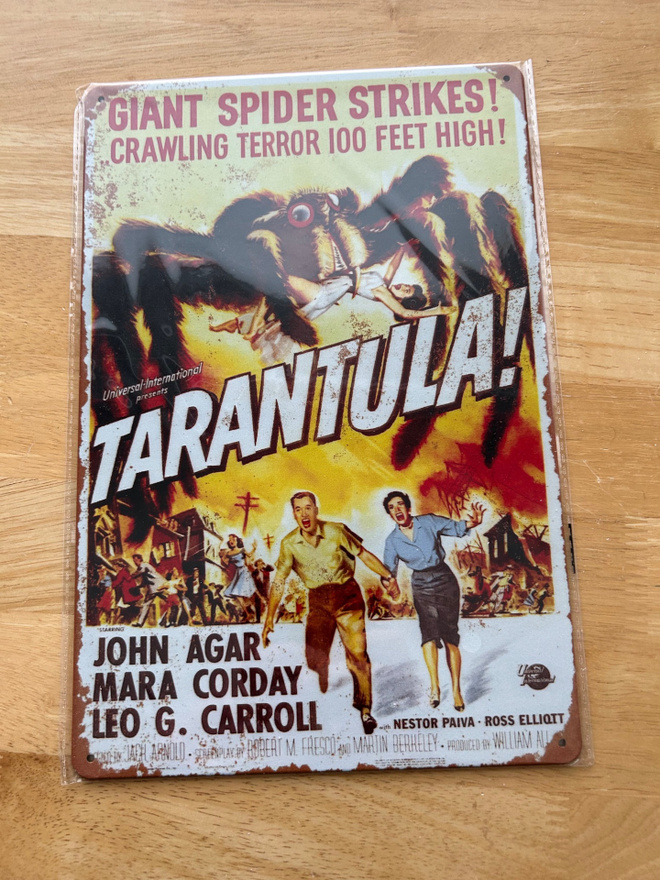 tarantula metallinen seinäkoriste