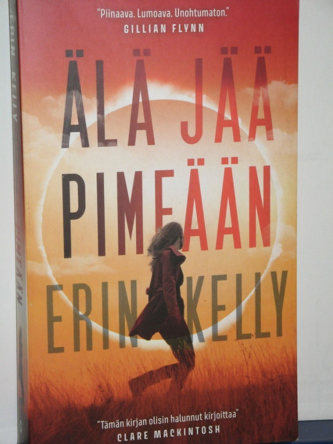 Erin Kelly : ÄLÄ JÄÄ PIMEÄÄN