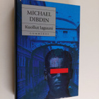 Michael Dibdin : Kuollut laguuni - pikkukuva 1