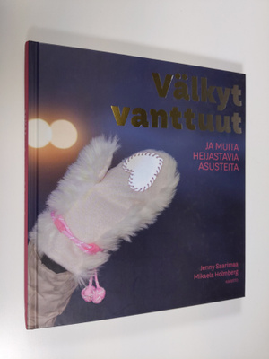 Jenny Saarimaa : Välkyt vanttuut ja muita heijastavia asu...