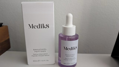 Uusi ja avaamaton Medik8 Bakuchiol Peptides -kasvoseerumi 30