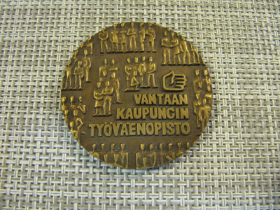 Vantaan Kaupungin Työväenopisto mitali.