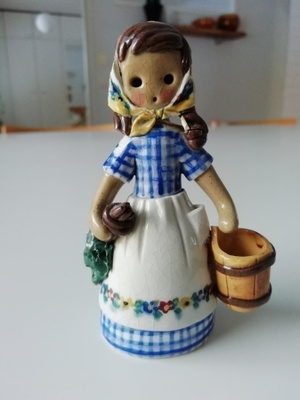 VANHA NUKKELA SAUNATYTTÖ FIGUURI