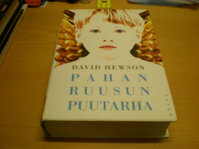 David Hewson: Pahan ruusun puutarha