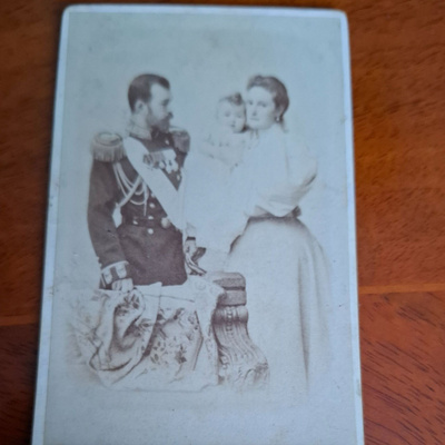 Nikolai II Aleksandra Fjodorovna ja Heidän vanhin tytär Olga